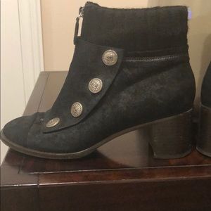 Chanel amazing boots with chunky heel and zipper